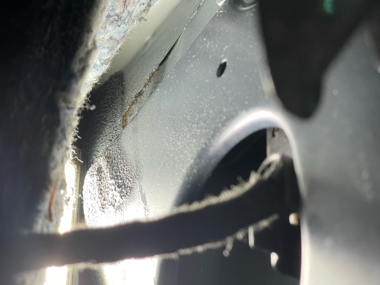 Wassereinbruch Fußraum Fahrer u. Beifahrerseite