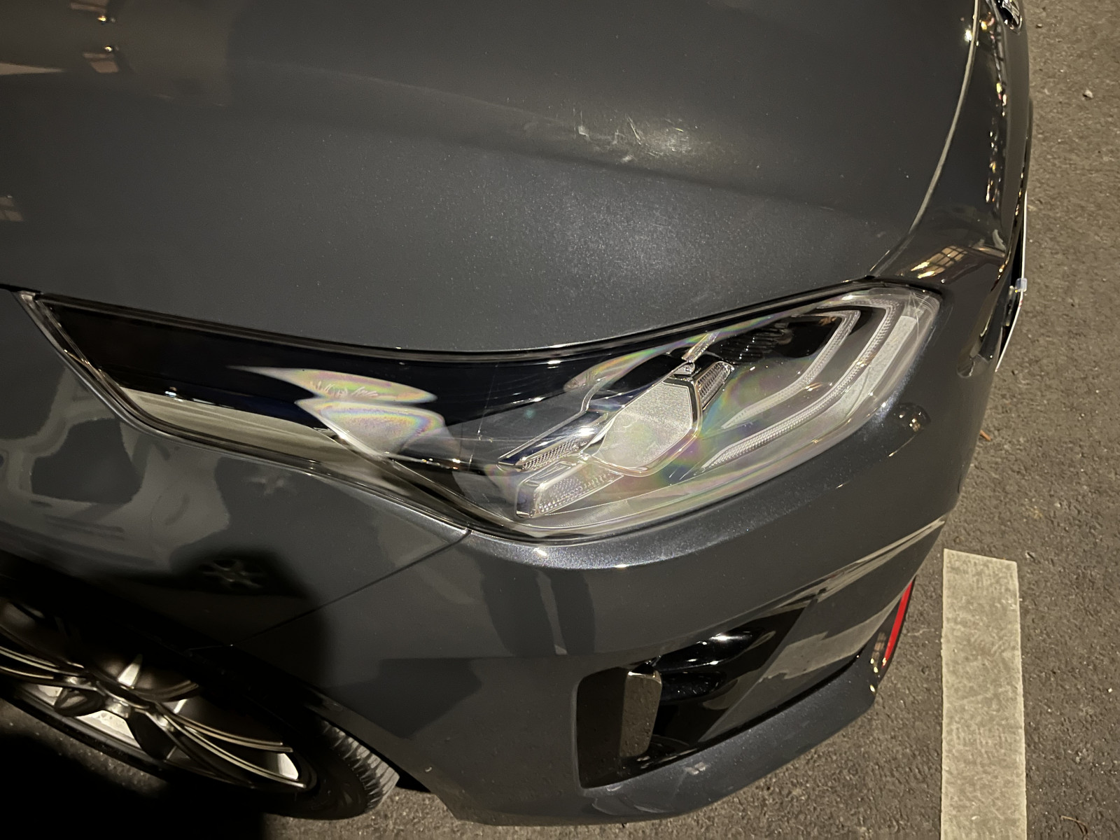 Scheinwerfer, mit „Belüftungssystem“ laut Händler, beschlagen. Ist das normal? Ich finde nicht.