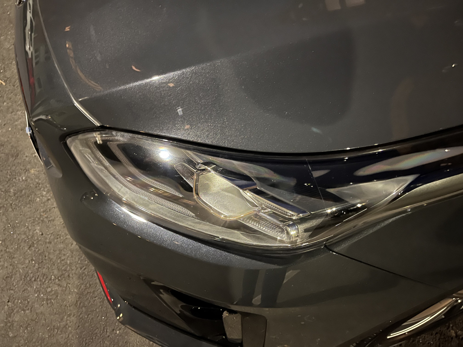 Scheinwerfer, mit „Belüftungssystem“ laut Händler, beschlagen. Ist das normal? Ich finde nicht.