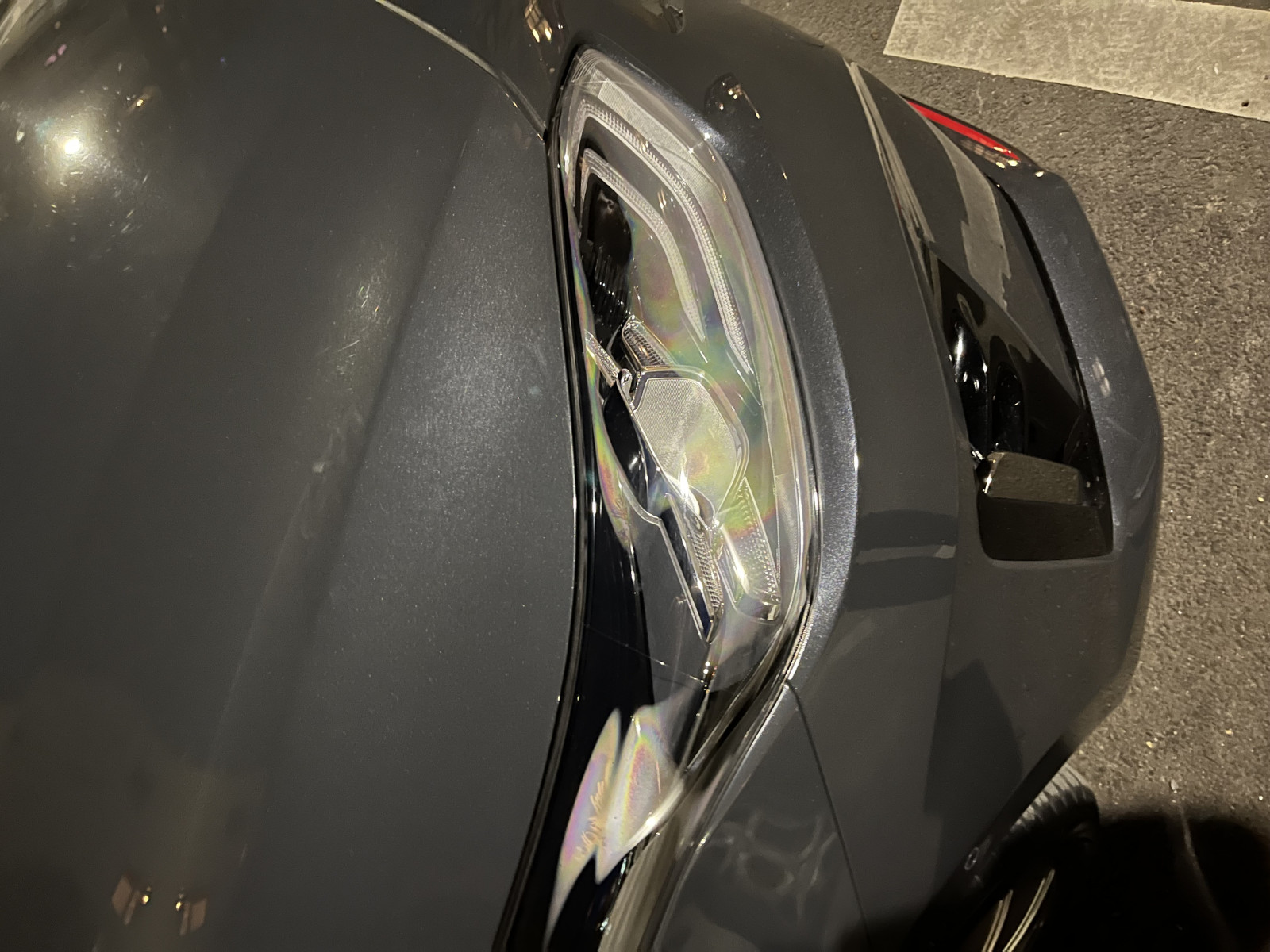 Scheinwerfer, mit „Belüftungssystem“ laut Händler, beschlagen. Ist das normal? Ich finde nicht.