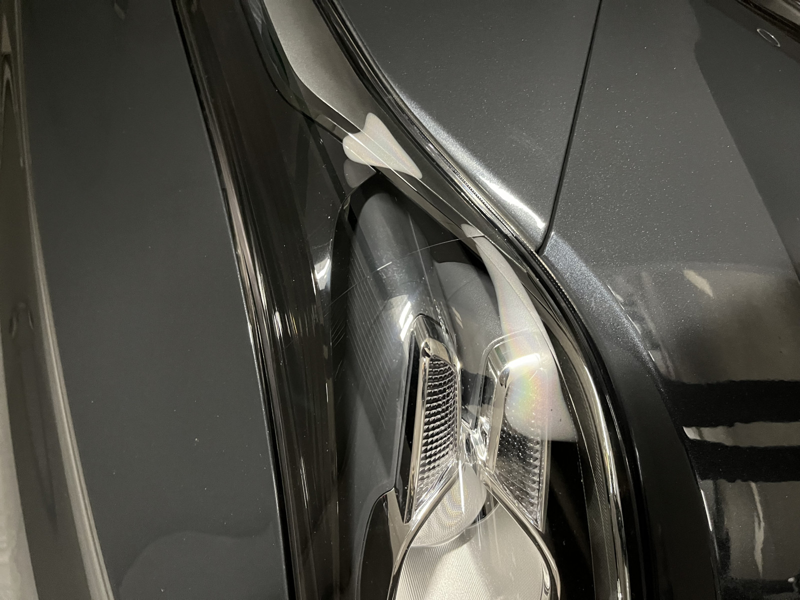 Scheinwerfer, mit „Belüftungssystem“ laut Händler, beschlagen. Ist das normal? Ich finde nicht.