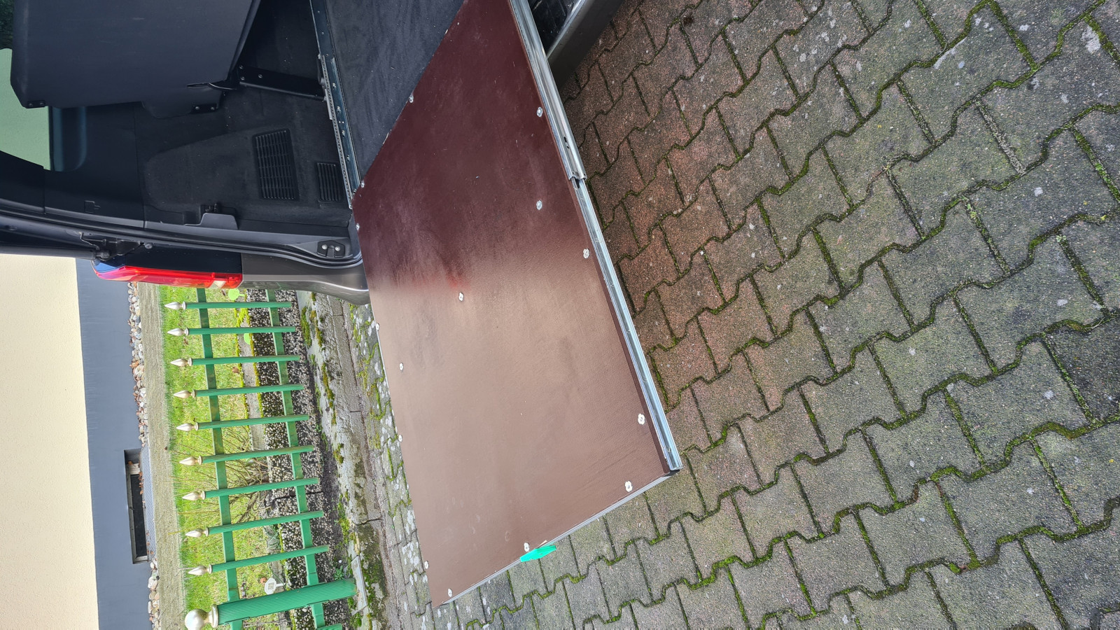 Heckauszug / System kompatibel zu orig. Laderaumunterteilung?