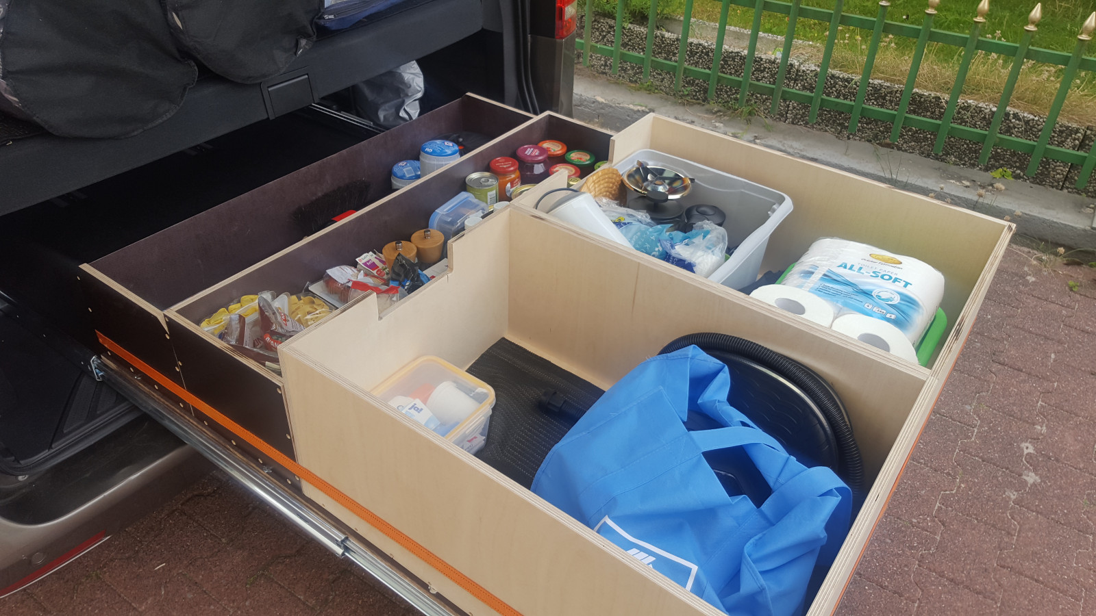 Heckauszug / System kompatibel zu orig. Laderaumunterteilung?