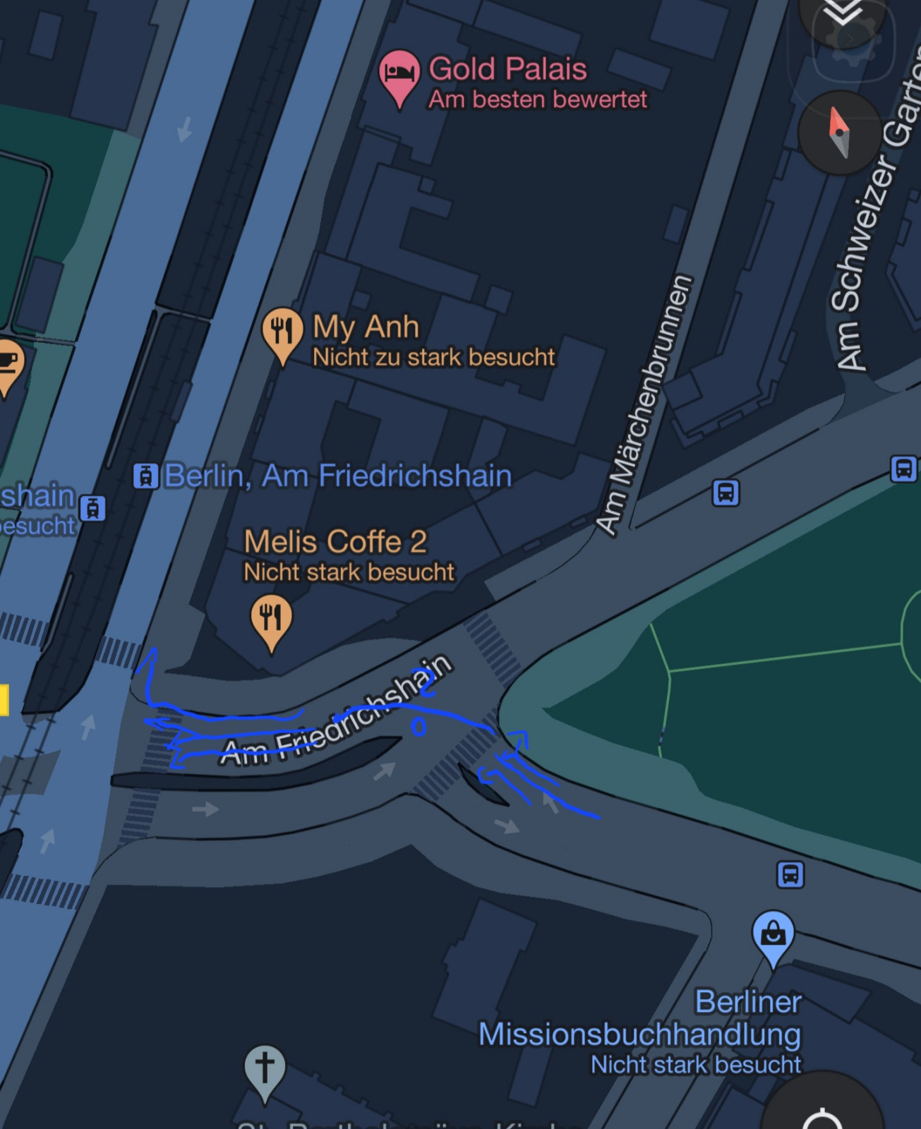 Von 2 auf 3 Spuren abbiegen, was ist richtig? Berlin Märchenbrunnen