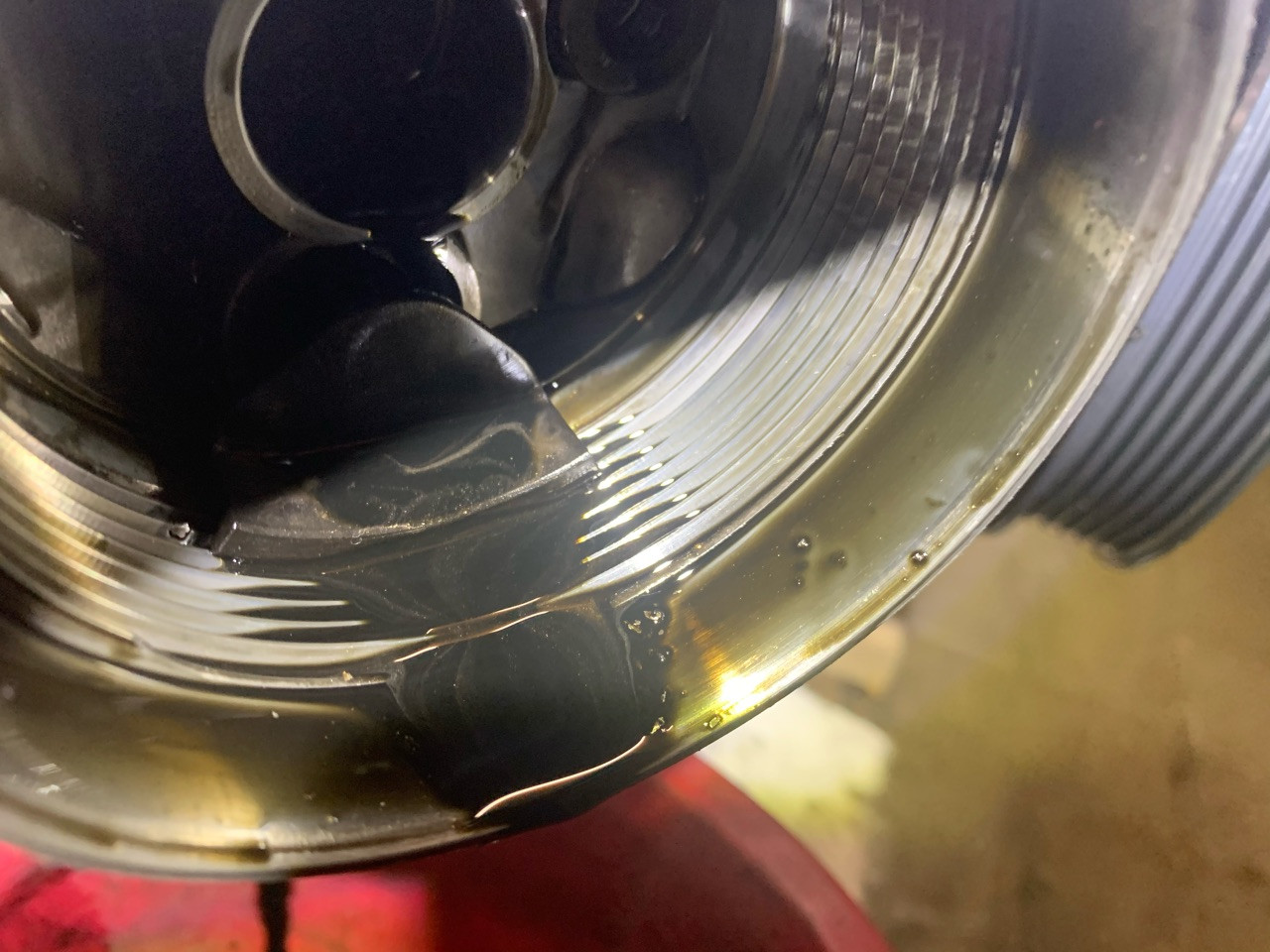 Motor aus nach komischen Geräuschen.