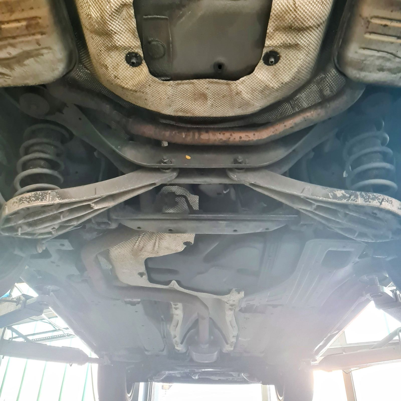 Abgasanlage hinter der Hinterachse