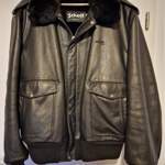 Auch für Biker: Neuwertige, originale SCHOTT N.Y.C. A-2 Piloten-/Bomberjacke aus Leder. XXL