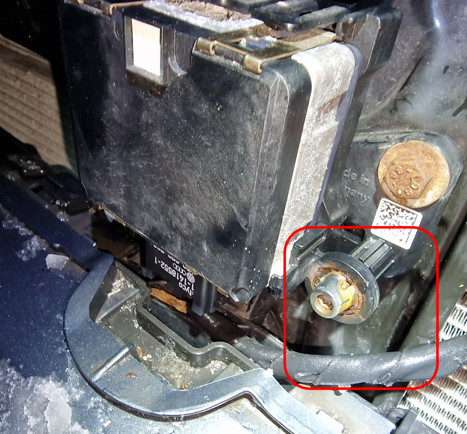 Front Assist Meldung / ACC ausgefallen / Halterungsschrauben "weggegammelt"