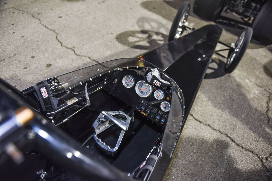 Das Lenkrad nennen Dragster-Fahrer "Butterfly"