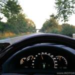 Tempomat bei 110, 1,6k Touren und der V8 startet gut in den Tag. Andere brauchen Kaffee in der Früh, er Super95