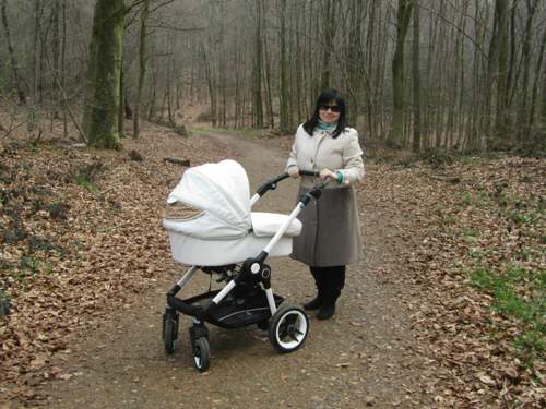 Mama mit Kinderwagen