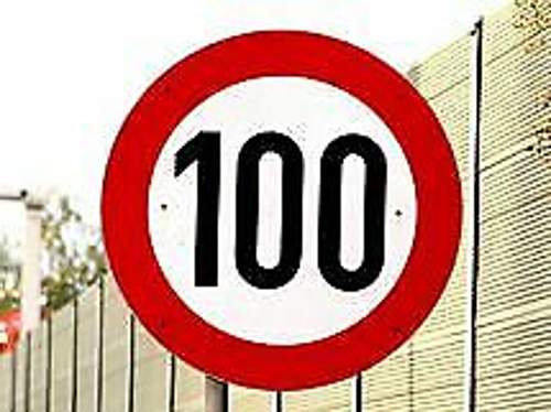 Tempo-100-schild-hat nicht interessiert