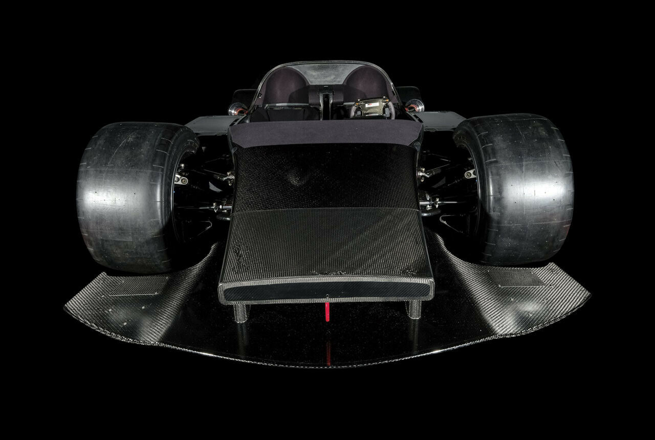 Vollslicks sind auf der Straße verboten. Sie sollen nur die Nähe zum Motorsport zeigen