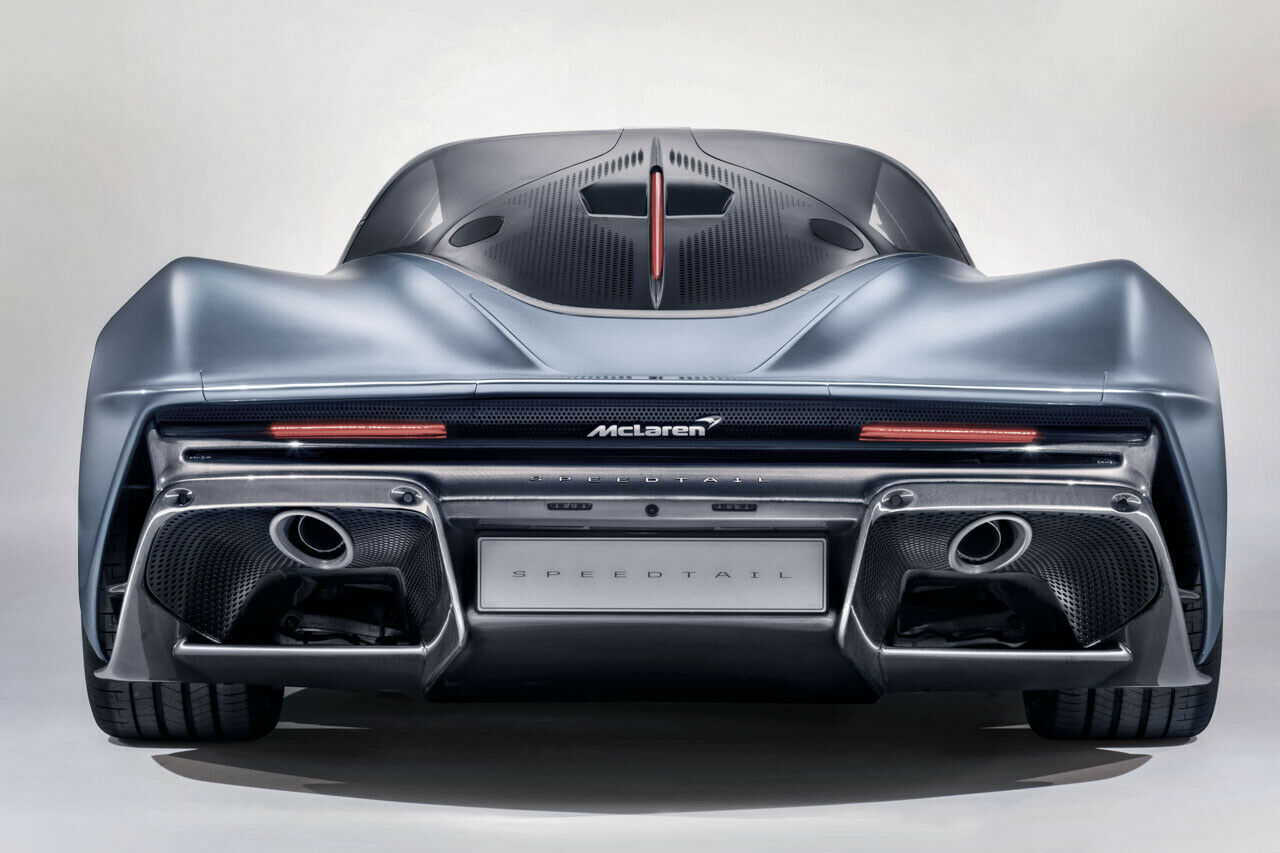 Im Velocity-Modus für höhere Geschwindigkeiten senkt das Fahrwerk den McLaren Speedtail um 35 Millimeter ab. Dann beträgt die Höhe nur noch 1,120 Meter