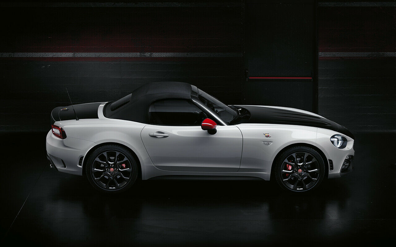 Der Abarth wiegt nur 1060 Kilogramm, das Leistungsgewicht beträgt 6,2 kg/PS