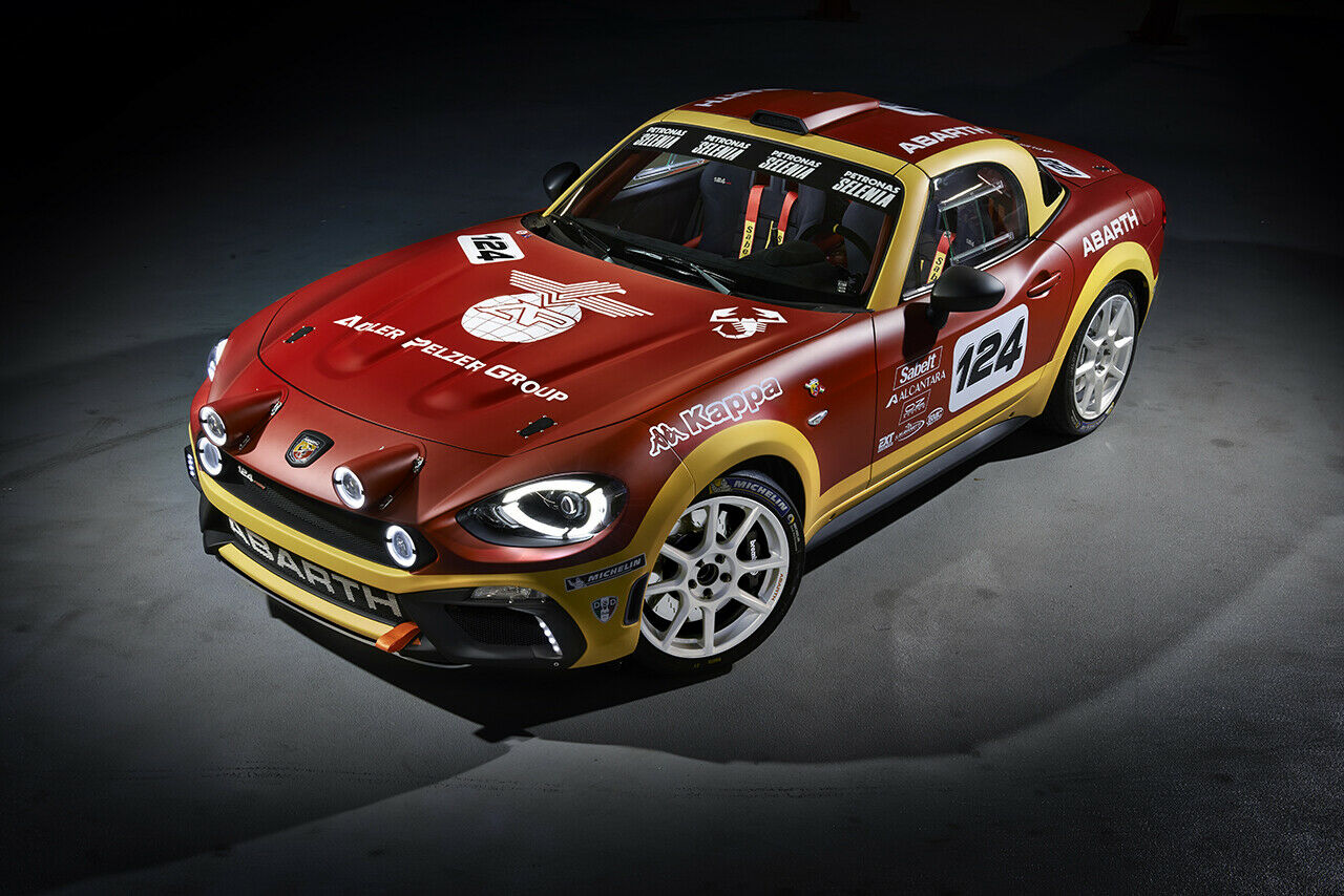 Der Abarth 124 Rallye wurde vom Abarth Racing Team nach RGT-Reglement aufgebaut und wird von einem 300 PS starken 1,8-Liter-Turbo-Vierzylinder angetrieben