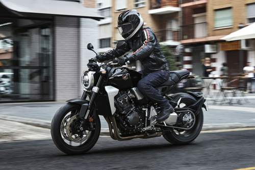 Zwischen 4.000 und 8.000 Umdrehungen gibt sich die CB 1000 R eher zahm. Ab 8.000 aber legen die 145 PS richtig los