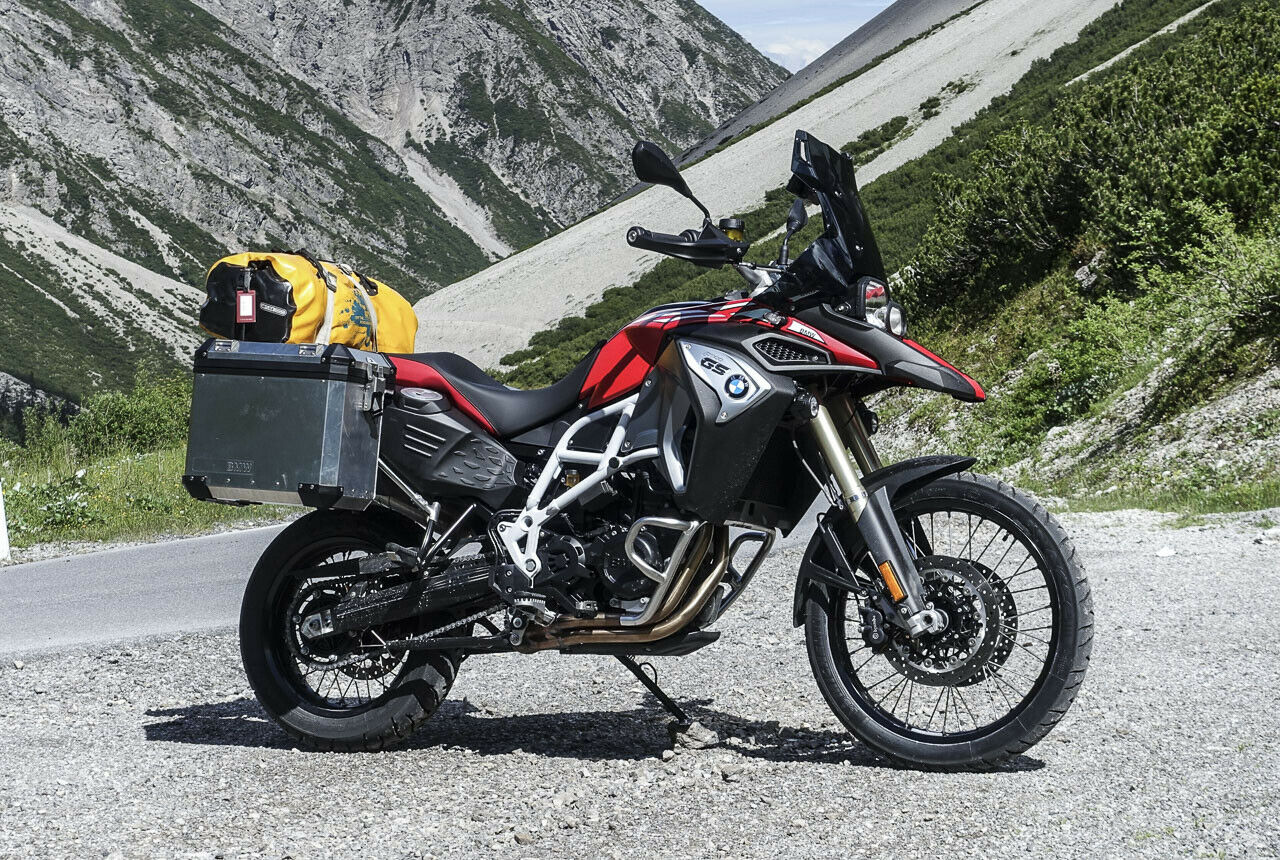 Bei unserem Test lag der Verbrauch der BMW F 800 GS Adventure bei 4,3 Litern. 1.500 Kilometer weit sind wir mit ihr flott durch die Alpen gefahren
