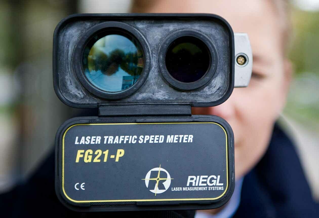 Bei einer Lasermessung in Augsburg ging den hiesigen Beamten ein Raser ins Netz. Der 25-Jährige fuhr 115 km/h zu schnell