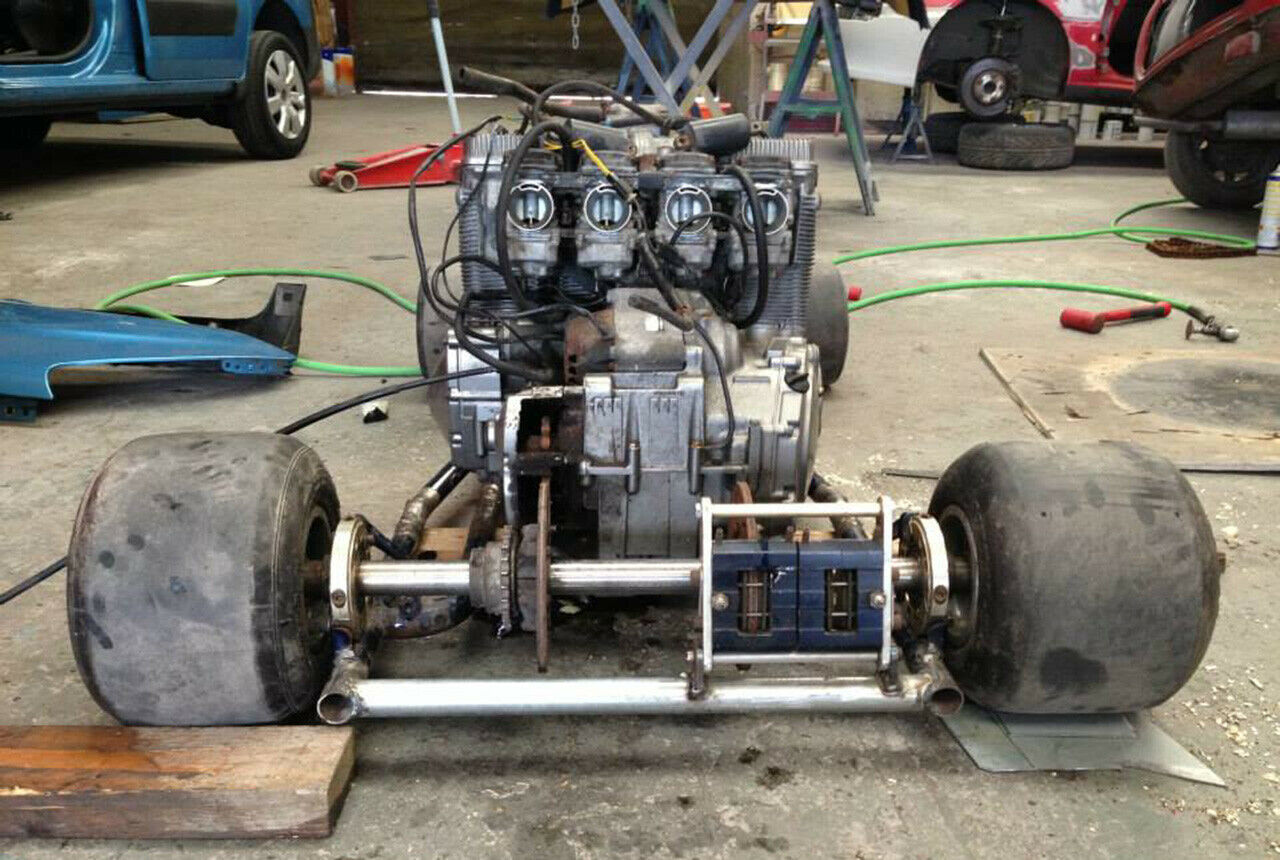 Der Go-Kart-Rollstuhl im Aufbau. Insgesamt schraubten die Macher ein halbes Jahr