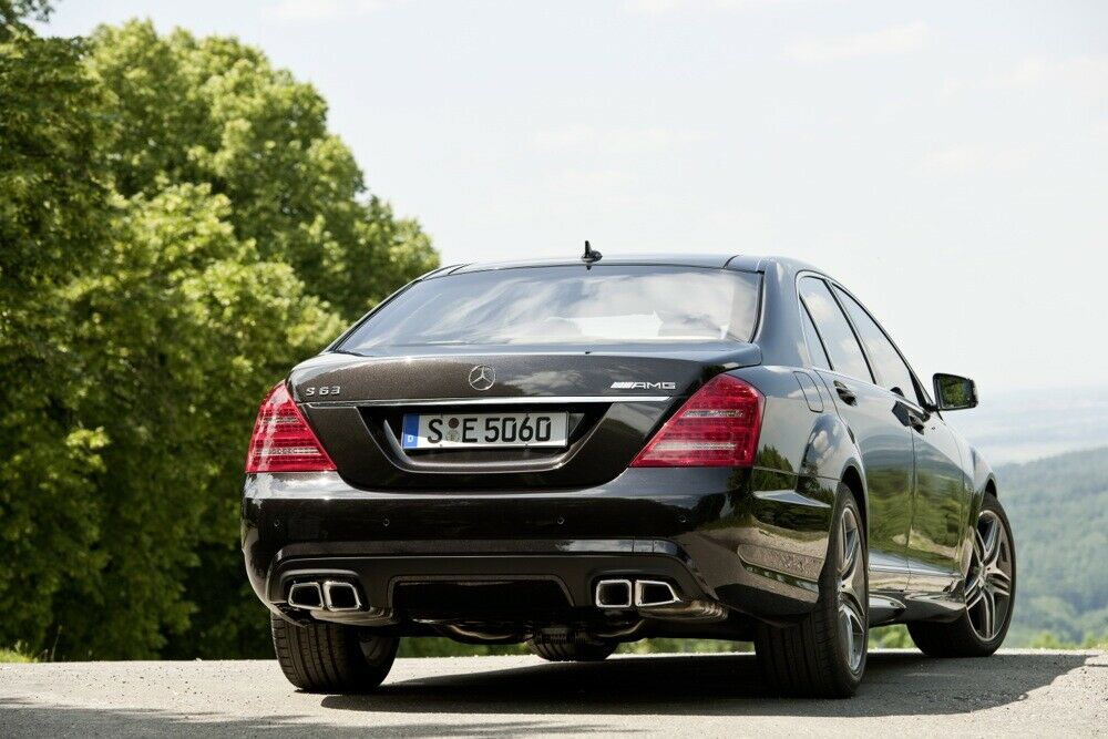 Mercedes S63 AMG: Vier Auspuffendrohre mit markantem Ausstoß