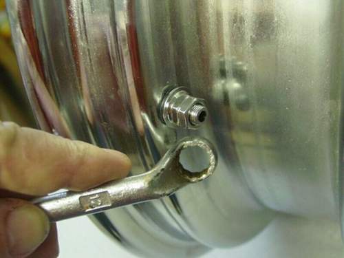 03-chrome-valve-2