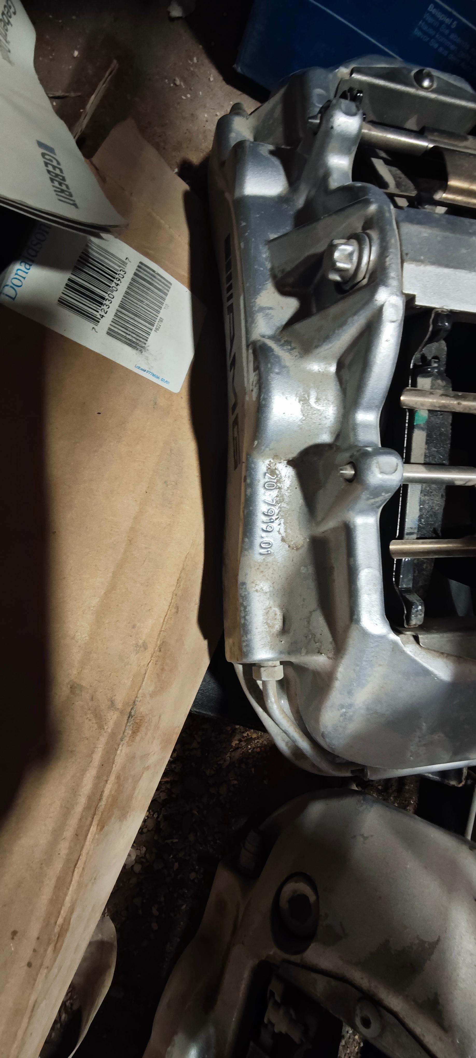Biete 2 Bremssättel mit Belägen Vorderachse Neu / unbenutzt - brembo für Mercedes-Benz W211/W219 AMG