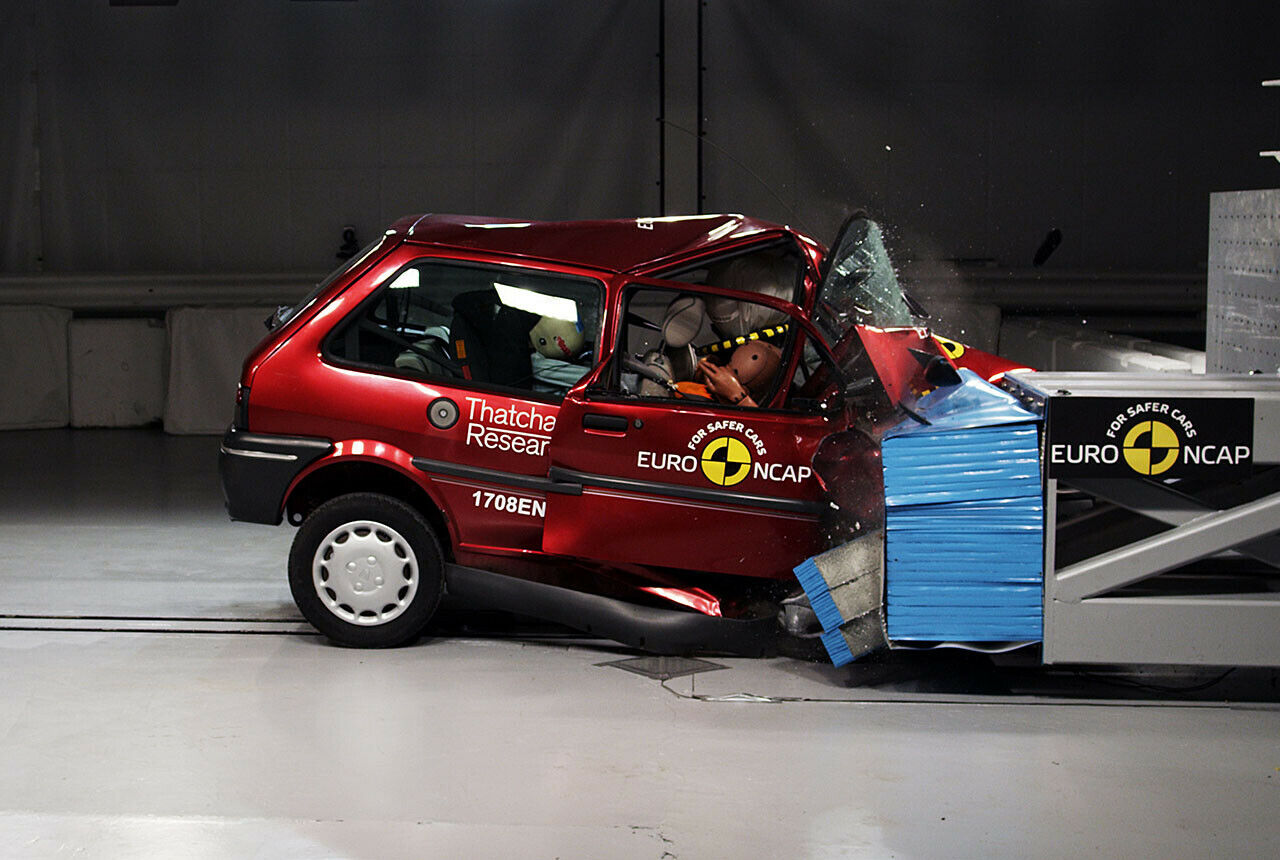 Der Rover 100 schnitt beim Crashtest im Jahr 1997 mit nur einem Stern ab. Der Grund: Insassen wären bei dem Crash schwer verletzt worden