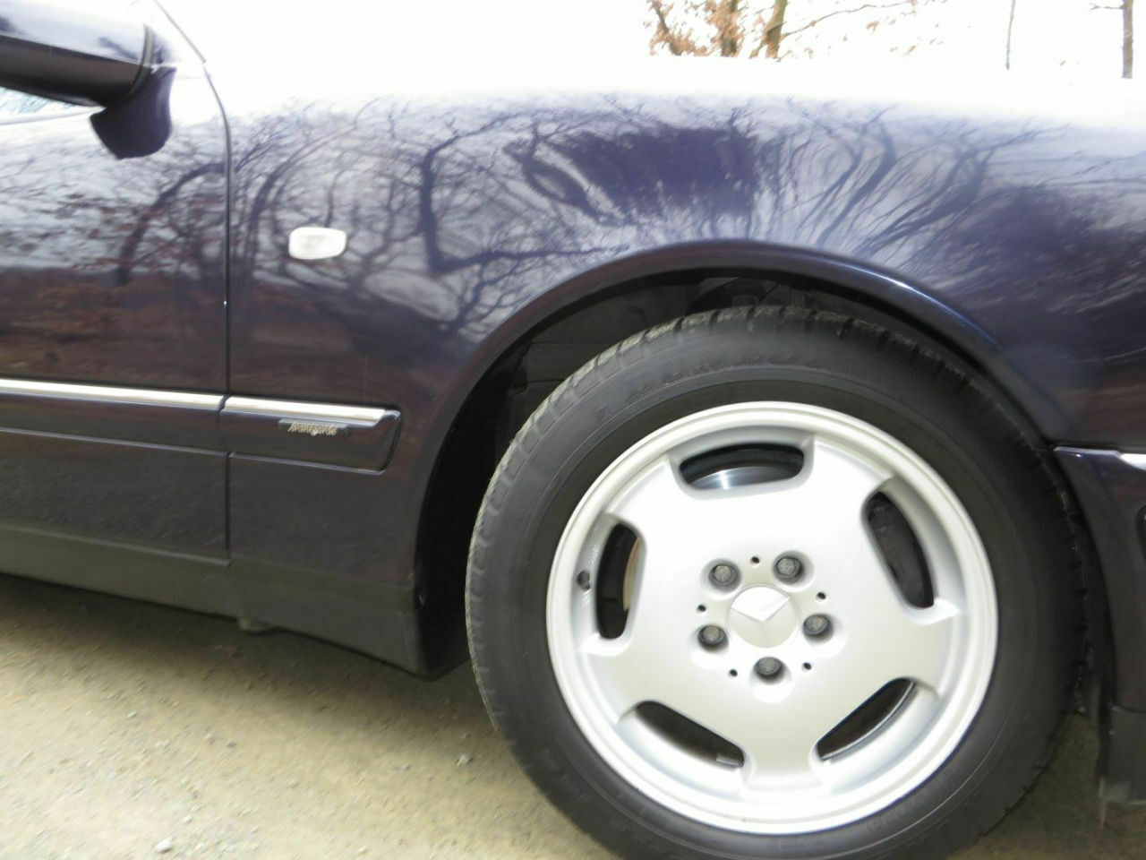 210er gekauft, 300er Turbodiesel Limo, wenig Km, trotzdem Kantenrost