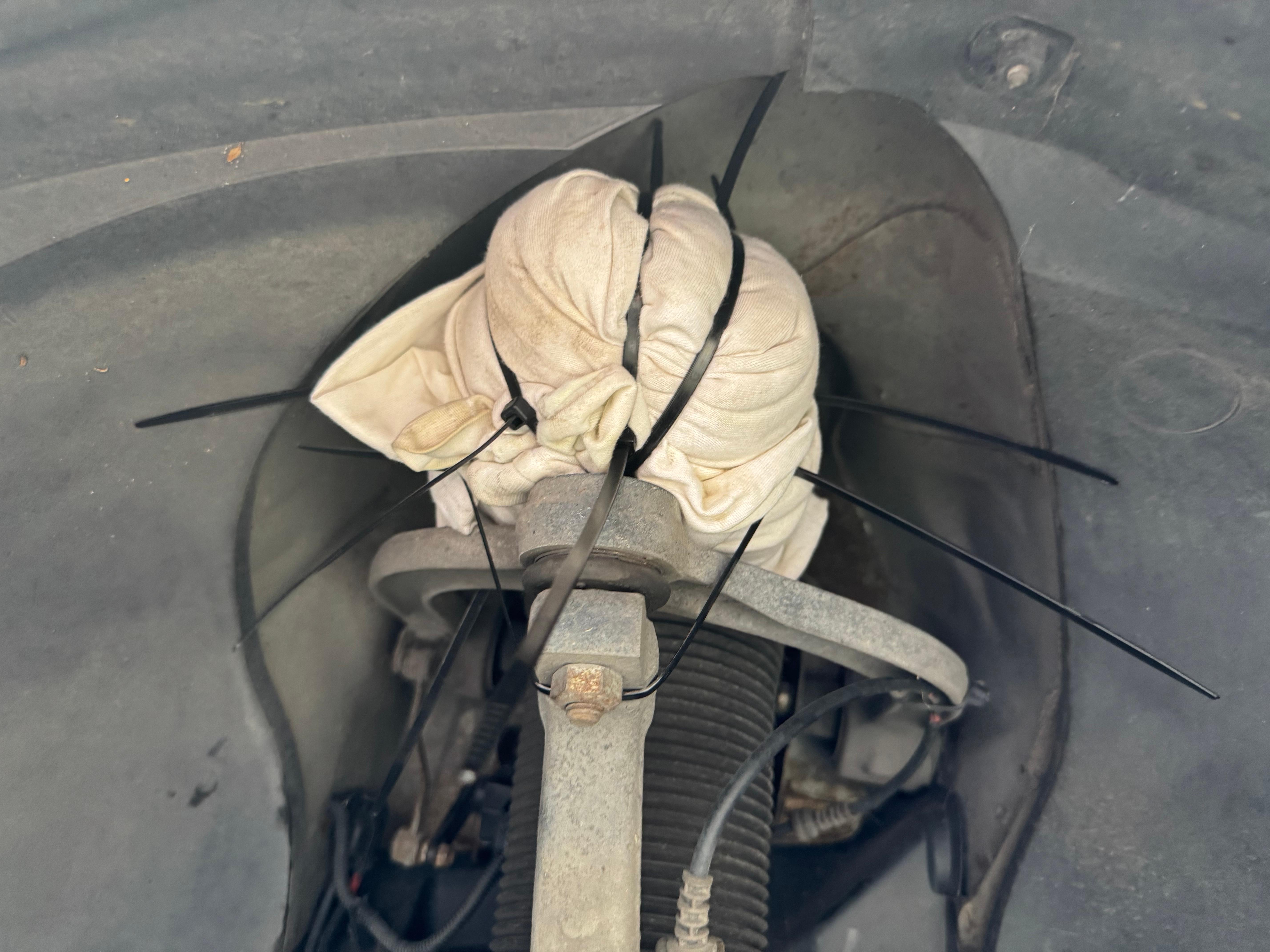 220 Airmatic gibt auf der Vorderachse auf. Ventilblock oder beide Dämpfer gleichzeitig?