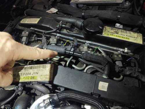 Motorsicht von Fahrerseite seitlich