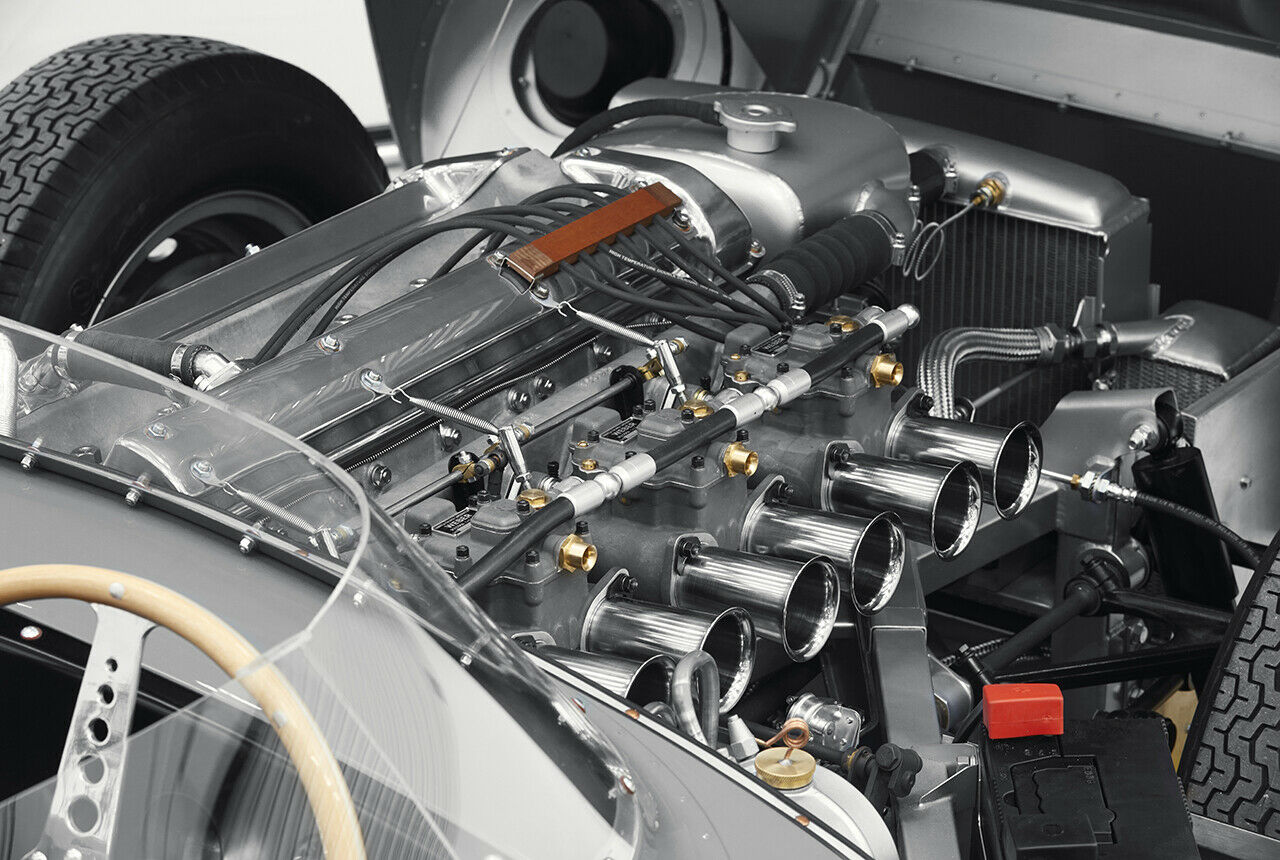 Nur echt mit sechs Zylindern: Der Jaguar D-Type kam in den 1950er Jahren mit einem 3,5 Liter-Motor und rund 250 PS