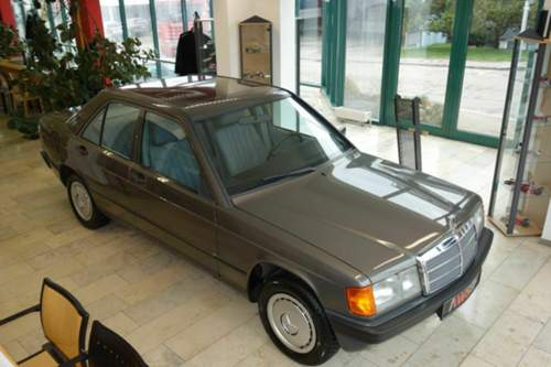 Mercedes-benz-w201-vormopf-1