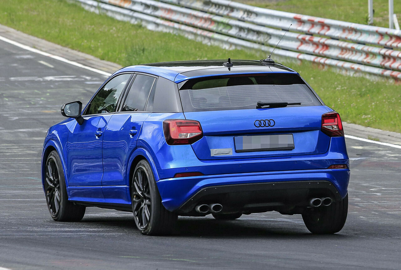Mit 300 PS hält der Audi SQ2 einen gewissen Sicherheitsabstand zum Audi S3 ein. Technisch orientiert er sich aber eng am Kompakten