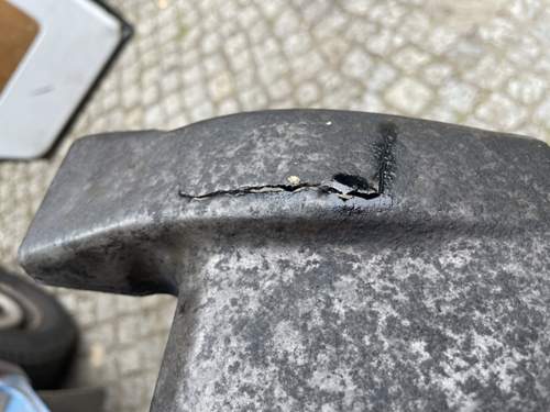 Riss ventildeckel