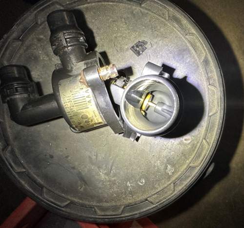 BMW e46 N42 Blick in's mech. Thermostat