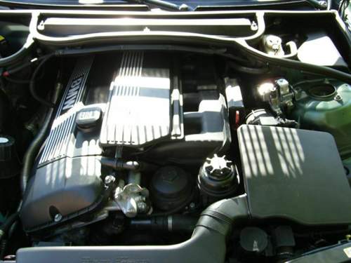 Motor mit Abdeckung