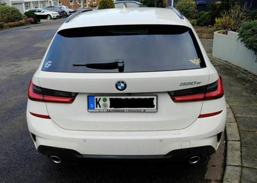 330e-touring-mit-stickers