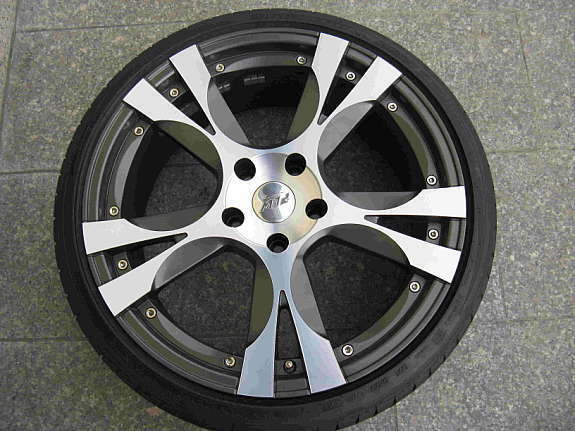 4 BMW Alufelgen 8,5 x 19 mit Bereifung Dunlop, wie neu