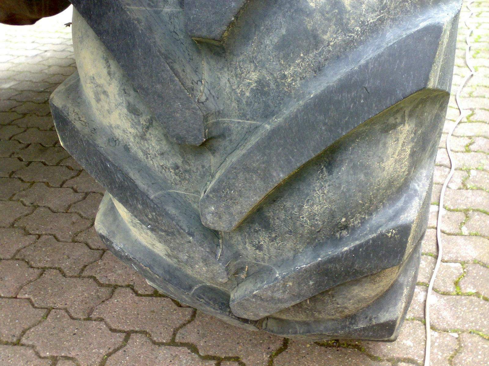 4 Stück 445/70R24 Kompletträder : Biete Reifen & Felgen