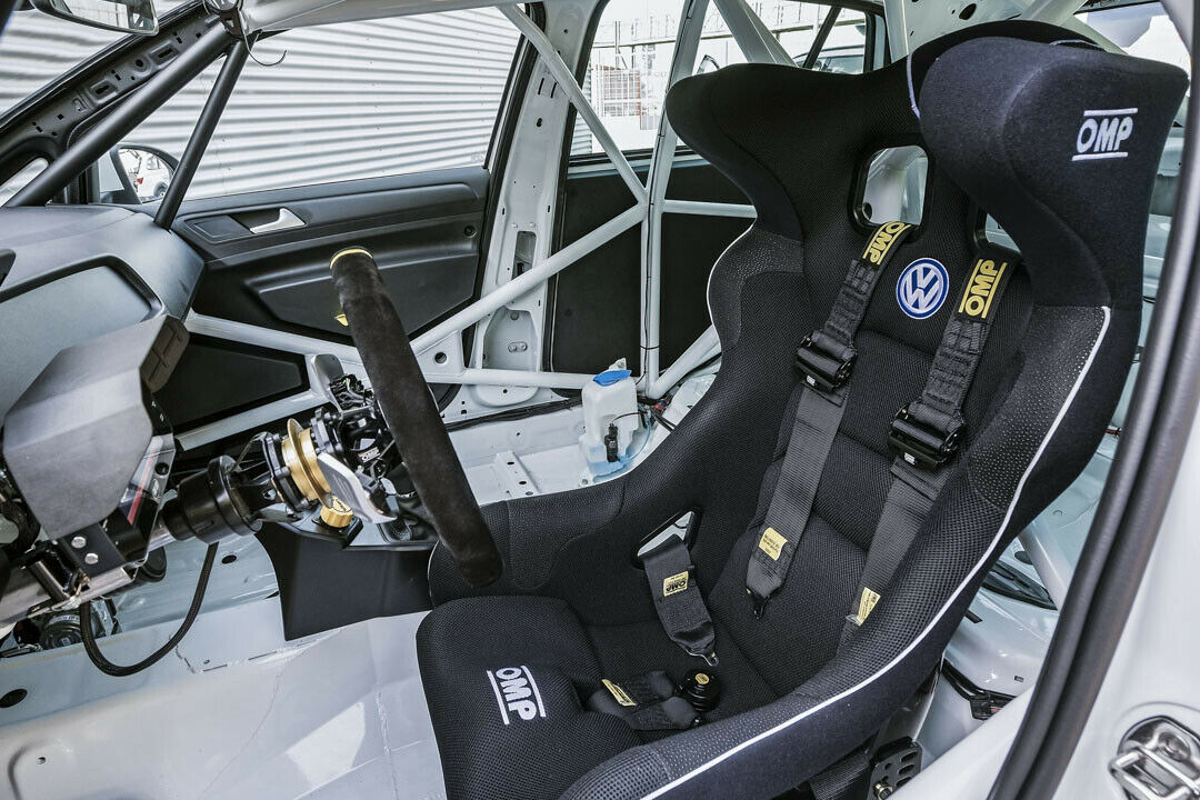 Golf TCR Concept: Viel nacktes Blech im Innenraum