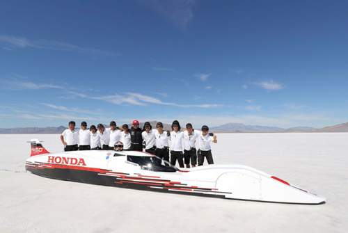 Das Team aus der Forschungs- und Entwicklungsabteilung von Honda auf dem Bonneville Salzsee