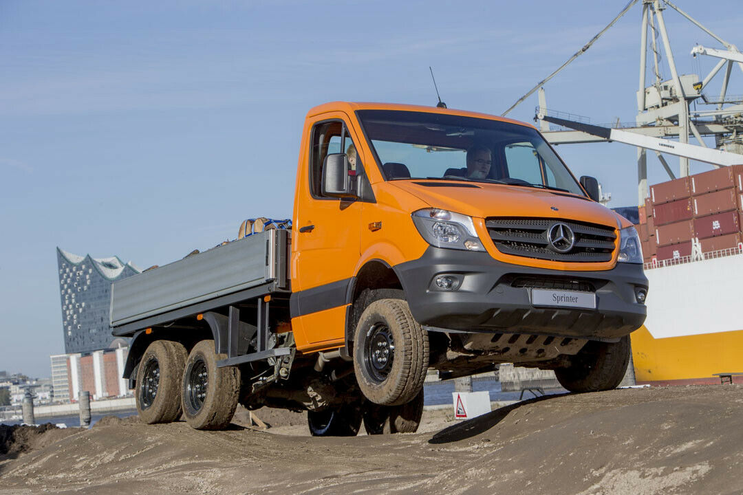 Mercedes Sprinter 6x6: Auf Testfahrt im Hamburger Hafen