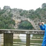 1. Pont de Arc im Regen