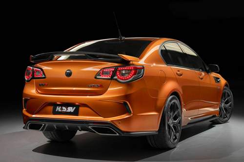 Der Commodore GTSR W1 rollt auf 20 Zoll großen Rädern mit Pirelli-Semislicks