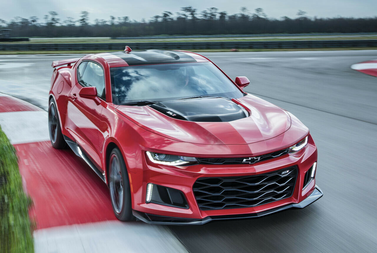 Bodykit für den stärksten Serien-Camaro: Lufthutze aus Carbon, dicke Backen vorn und ein Flügel hinten