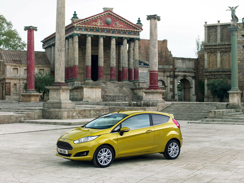Ford Fiesta Facelift: Die Kulisse besteht übrigens aus Pappmaché.