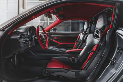 Leder, Alcantara und Carbon im 911 GT2 RS
