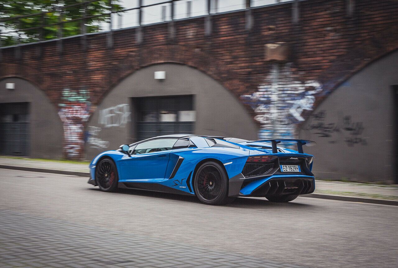 Spoiler und Logo für SV-Lambos