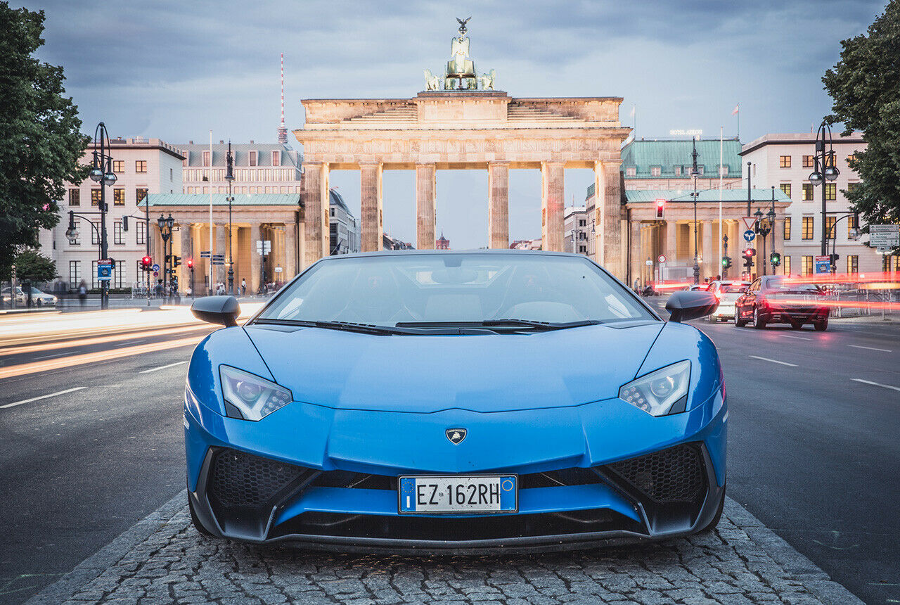 Kurz Abstand: Der Lambo ist schwer einzuordnen. Wir tendieren zu Rennwagen, trotz des fehlenden Daches. Letztendlich wird er wohl Spekulationsobjekt